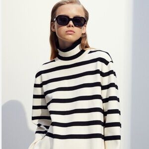 H&M Black & Cream Striped Mockneck Turtleneck Sweater Wool Size Small